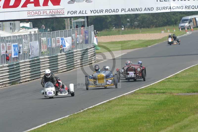 Mallory park Leicestershire;Mallory park photographs;Motorcycle action photographs;classic bikes;event digital images;eventdigitalimages;mallory park;no limits trackday;peter wileman photography;vintage bikes;vintage motorcycles;vmcc festival 1000 bikes