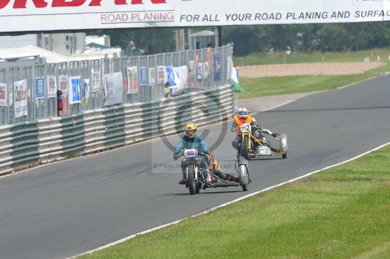 Mallory park Leicestershire;Mallory park photographs;Motorcycle action photographs;classic bikes;event digital images;eventdigitalimages;mallory park;no limits trackday;peter wileman photography;vintage bikes;vintage motorcycles;vmcc festival 1000 bikes