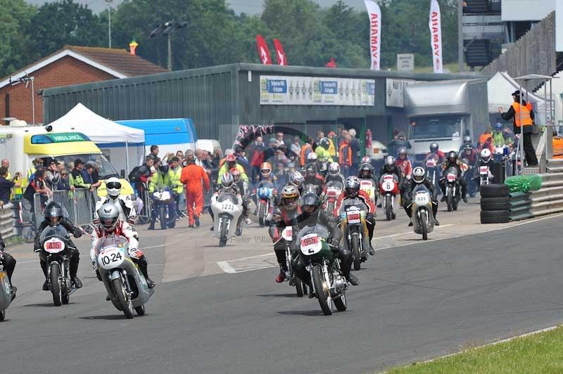 Mallory park Leicestershire;Mallory park photographs;Motorcycle action photographs;classic bikes;event digital images;eventdigitalimages;mallory park;no limits trackday;peter wileman photography;vintage bikes;vintage motorcycles;vmcc festival 1000 bikes