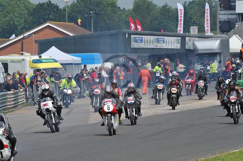 Mallory park Leicestershire;Mallory park photographs;Motorcycle action photographs;classic bikes;event digital images;eventdigitalimages;mallory park;no limits trackday;peter wileman photography;vintage bikes;vintage motorcycles;vmcc festival 1000 bikes