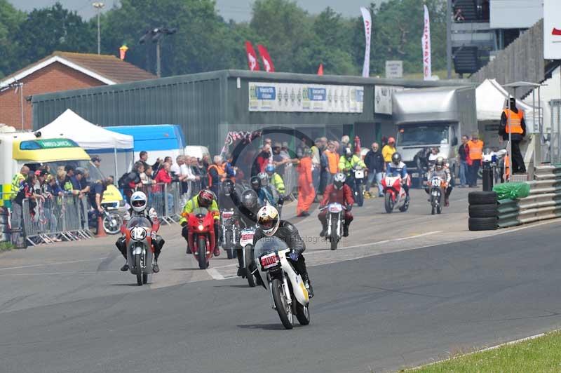 Mallory park Leicestershire;Mallory park photographs;Motorcycle action photographs;classic bikes;event digital images;eventdigitalimages;mallory park;no limits trackday;peter wileman photography;vintage bikes;vintage motorcycles;vmcc festival 1000 bikes