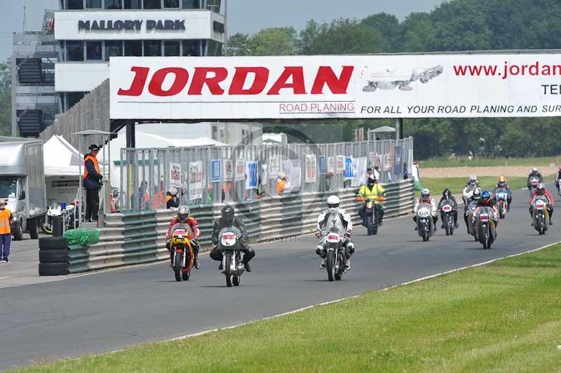 Mallory park Leicestershire;Mallory park photographs;Motorcycle action photographs;classic bikes;event digital images;eventdigitalimages;mallory park;no limits trackday;peter wileman photography;vintage bikes;vintage motorcycles;vmcc festival 1000 bikes