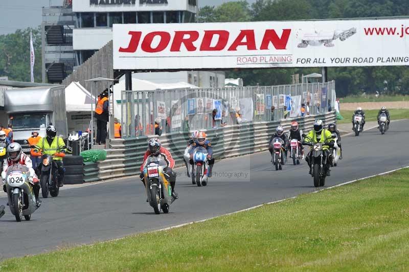 Mallory park Leicestershire;Mallory park photographs;Motorcycle action photographs;classic bikes;event digital images;eventdigitalimages;mallory park;no limits trackday;peter wileman photography;vintage bikes;vintage motorcycles;vmcc festival 1000 bikes