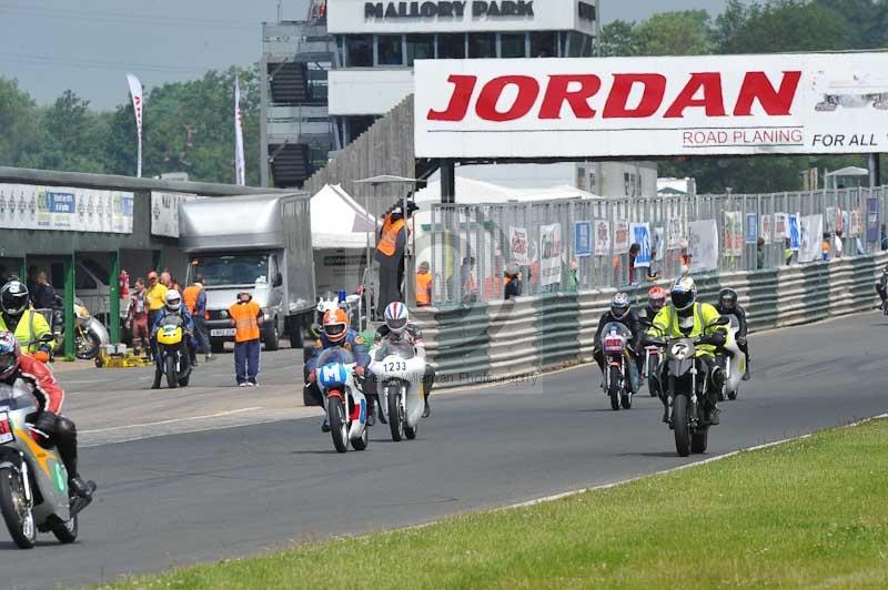 Mallory park Leicestershire;Mallory park photographs;Motorcycle action photographs;classic bikes;event digital images;eventdigitalimages;mallory park;no limits trackday;peter wileman photography;vintage bikes;vintage motorcycles;vmcc festival 1000 bikes