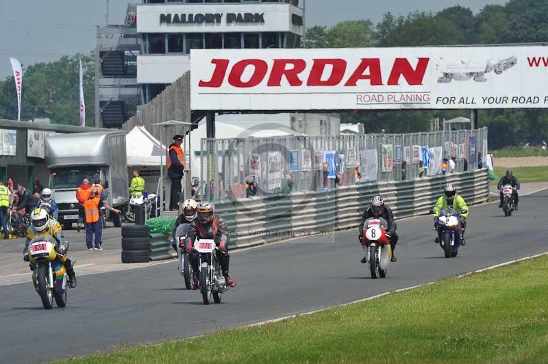 Mallory park Leicestershire;Mallory park photographs;Motorcycle action photographs;classic bikes;event digital images;eventdigitalimages;mallory park;no limits trackday;peter wileman photography;vintage bikes;vintage motorcycles;vmcc festival 1000 bikes