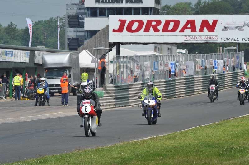 Mallory park Leicestershire;Mallory park photographs;Motorcycle action photographs;classic bikes;event digital images;eventdigitalimages;mallory park;no limits trackday;peter wileman photography;vintage bikes;vintage motorcycles;vmcc festival 1000 bikes