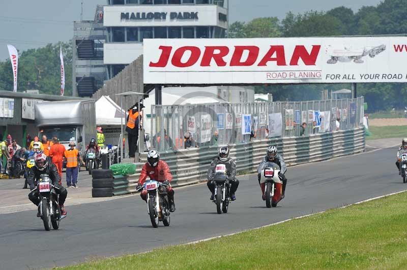 Mallory park Leicestershire;Mallory park photographs;Motorcycle action photographs;classic bikes;event digital images;eventdigitalimages;mallory park;no limits trackday;peter wileman photography;vintage bikes;vintage motorcycles;vmcc festival 1000 bikes