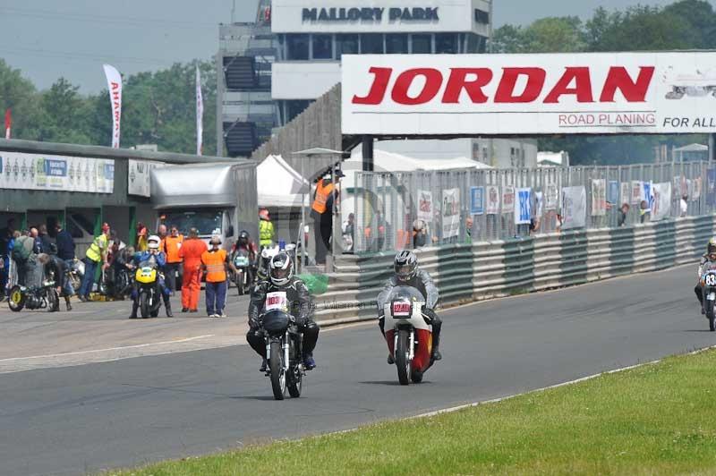 Mallory park Leicestershire;Mallory park photographs;Motorcycle action photographs;classic bikes;event digital images;eventdigitalimages;mallory park;no limits trackday;peter wileman photography;vintage bikes;vintage motorcycles;vmcc festival 1000 bikes