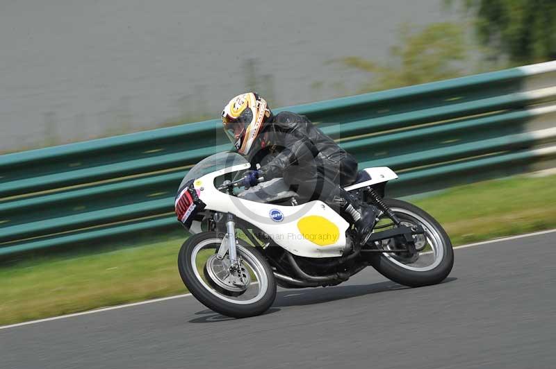 Mallory park Leicestershire;Mallory park photographs;Motorcycle action photographs;classic bikes;event digital images;eventdigitalimages;mallory park;no limits trackday;peter wileman photography;vintage bikes;vintage motorcycles;vmcc festival 1000 bikes