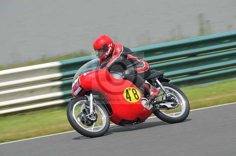 Mallory park Leicestershire;Mallory park photographs;Motorcycle action photographs;classic bikes;event digital images;eventdigitalimages;mallory park;no limits trackday;peter wileman photography;vintage bikes;vintage motorcycles;vmcc festival 1000 bikes