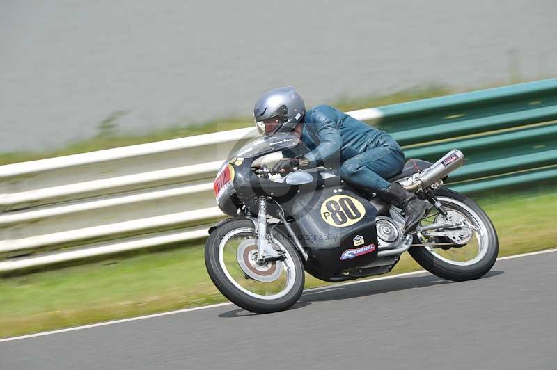 Mallory park Leicestershire;Mallory park photographs;Motorcycle action photographs;classic bikes;event digital images;eventdigitalimages;mallory park;no limits trackday;peter wileman photography;vintage bikes;vintage motorcycles;vmcc festival 1000 bikes