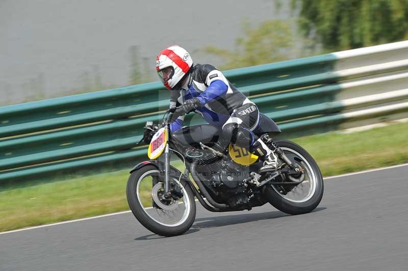 Mallory park Leicestershire;Mallory park photographs;Motorcycle action photographs;classic bikes;event digital images;eventdigitalimages;mallory park;no limits trackday;peter wileman photography;vintage bikes;vintage motorcycles;vmcc festival 1000 bikes