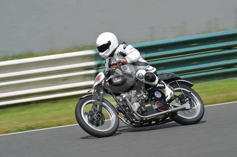 Mallory park Leicestershire;Mallory park photographs;Motorcycle action photographs;classic bikes;event digital images;eventdigitalimages;mallory park;no limits trackday;peter wileman photography;vintage bikes;vintage motorcycles;vmcc festival 1000 bikes