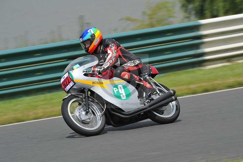 Mallory park Leicestershire;Mallory park photographs;Motorcycle action photographs;classic bikes;event digital images;eventdigitalimages;mallory park;no limits trackday;peter wileman photography;vintage bikes;vintage motorcycles;vmcc festival 1000 bikes