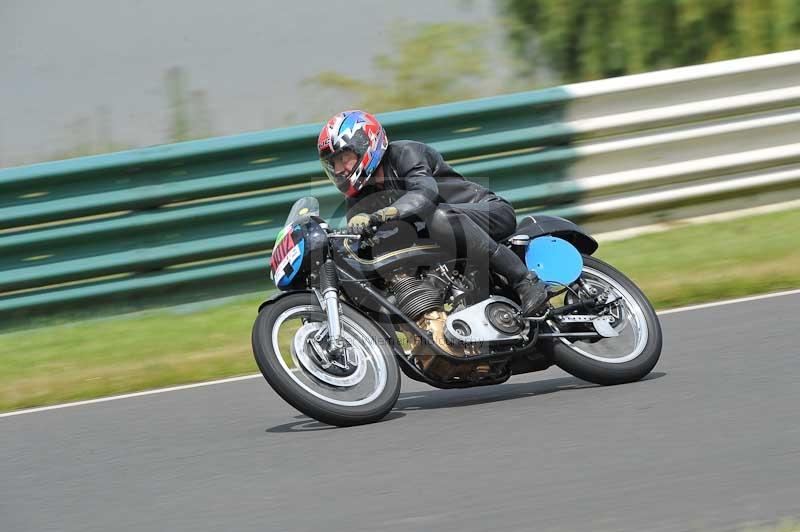 Mallory park Leicestershire;Mallory park photographs;Motorcycle action photographs;classic bikes;event digital images;eventdigitalimages;mallory park;no limits trackday;peter wileman photography;vintage bikes;vintage motorcycles;vmcc festival 1000 bikes