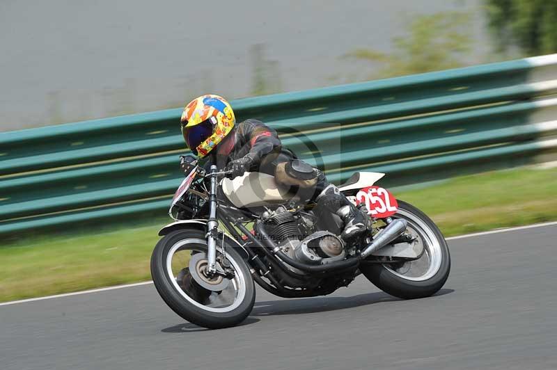 Mallory park Leicestershire;Mallory park photographs;Motorcycle action photographs;classic bikes;event digital images;eventdigitalimages;mallory park;no limits trackday;peter wileman photography;vintage bikes;vintage motorcycles;vmcc festival 1000 bikes