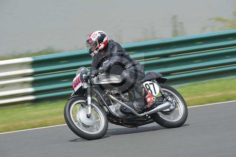 Mallory park Leicestershire;Mallory park photographs;Motorcycle action photographs;classic bikes;event digital images;eventdigitalimages;mallory park;no limits trackday;peter wileman photography;vintage bikes;vintage motorcycles;vmcc festival 1000 bikes