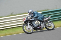 Mallory-park-Leicestershire;Mallory-park-photographs;Motorcycle-action-photographs;classic-bikes;event-digital-images;eventdigitalimages;mallory-park;no-limits-trackday;peter-wileman-photography;vintage-bikes;vintage-motorcycles;vmcc-festival-1000-bikes