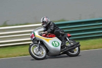 Mallory-park-Leicestershire;Mallory-park-photographs;Motorcycle-action-photographs;classic-bikes;event-digital-images;eventdigitalimages;mallory-park;no-limits-trackday;peter-wileman-photography;vintage-bikes;vintage-motorcycles;vmcc-festival-1000-bikes