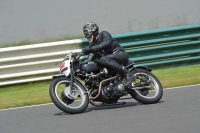 Mallory-park-Leicestershire;Mallory-park-photographs;Motorcycle-action-photographs;classic-bikes;event-digital-images;eventdigitalimages;mallory-park;no-limits-trackday;peter-wileman-photography;vintage-bikes;vintage-motorcycles;vmcc-festival-1000-bikes