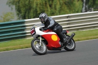 Mallory-park-Leicestershire;Mallory-park-photographs;Motorcycle-action-photographs;classic-bikes;event-digital-images;eventdigitalimages;mallory-park;no-limits-trackday;peter-wileman-photography;vintage-bikes;vintage-motorcycles;vmcc-festival-1000-bikes