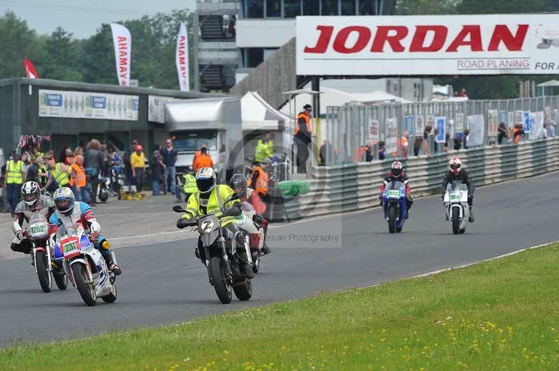 Mallory park Leicestershire;Mallory park photographs;Motorcycle action photographs;classic bikes;event digital images;eventdigitalimages;mallory park;no limits trackday;peter wileman photography;vintage bikes;vintage motorcycles;vmcc festival 1000 bikes