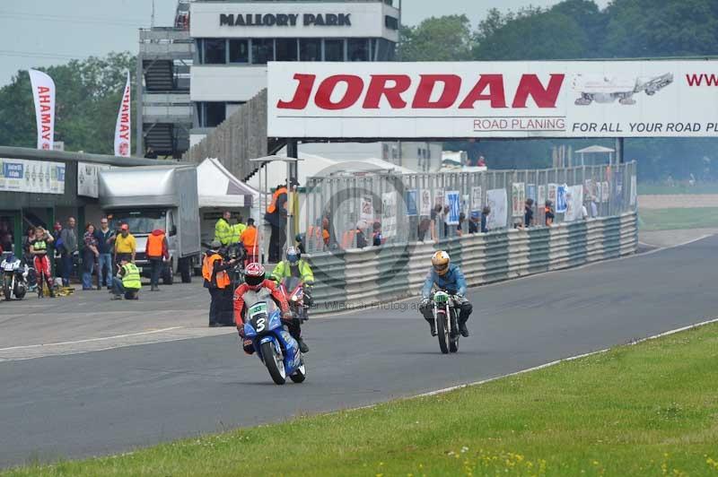 Mallory park Leicestershire;Mallory park photographs;Motorcycle action photographs;classic bikes;event digital images;eventdigitalimages;mallory park;no limits trackday;peter wileman photography;vintage bikes;vintage motorcycles;vmcc festival 1000 bikes