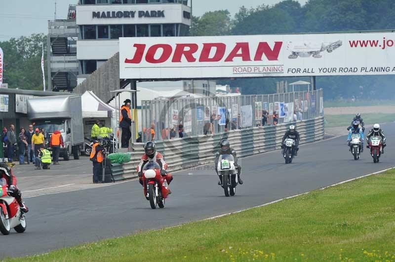 Mallory park Leicestershire;Mallory park photographs;Motorcycle action photographs;classic bikes;event digital images;eventdigitalimages;mallory park;no limits trackday;peter wileman photography;vintage bikes;vintage motorcycles;vmcc festival 1000 bikes