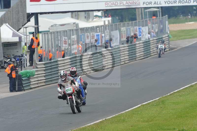 Mallory park Leicestershire;Mallory park photographs;Motorcycle action photographs;classic bikes;event digital images;eventdigitalimages;mallory park;no limits trackday;peter wileman photography;vintage bikes;vintage motorcycles;vmcc festival 1000 bikes