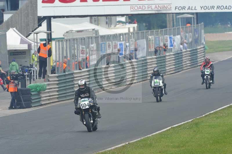 Mallory park Leicestershire;Mallory park photographs;Motorcycle action photographs;classic bikes;event digital images;eventdigitalimages;mallory park;no limits trackday;peter wileman photography;vintage bikes;vintage motorcycles;vmcc festival 1000 bikes