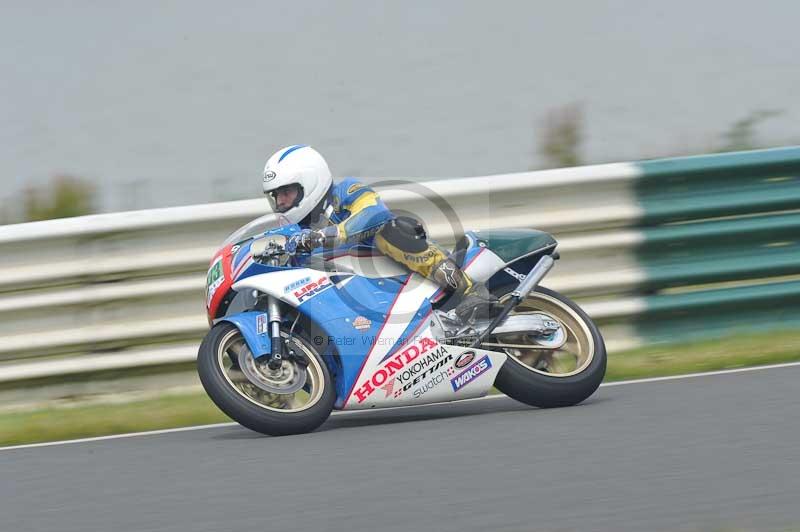 Mallory park Leicestershire;Mallory park photographs;Motorcycle action photographs;classic bikes;event digital images;eventdigitalimages;mallory park;no limits trackday;peter wileman photography;vintage bikes;vintage motorcycles;vmcc festival 1000 bikes