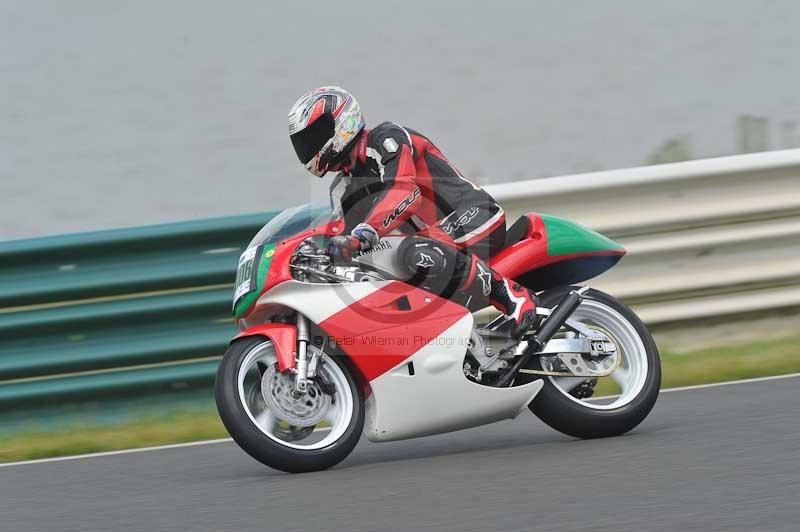 Mallory park Leicestershire;Mallory park photographs;Motorcycle action photographs;classic bikes;event digital images;eventdigitalimages;mallory park;no limits trackday;peter wileman photography;vintage bikes;vintage motorcycles;vmcc festival 1000 bikes