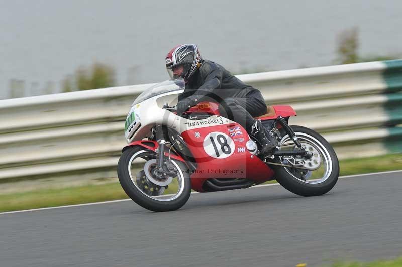 Mallory park Leicestershire;Mallory park photographs;Motorcycle action photographs;classic bikes;event digital images;eventdigitalimages;mallory park;no limits trackday;peter wileman photography;vintage bikes;vintage motorcycles;vmcc festival 1000 bikes