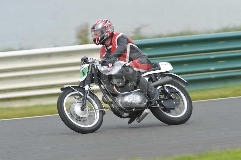 Mallory park Leicestershire;Mallory park photographs;Motorcycle action photographs;classic bikes;event digital images;eventdigitalimages;mallory park;no limits trackday;peter wileman photography;vintage bikes;vintage motorcycles;vmcc festival 1000 bikes
