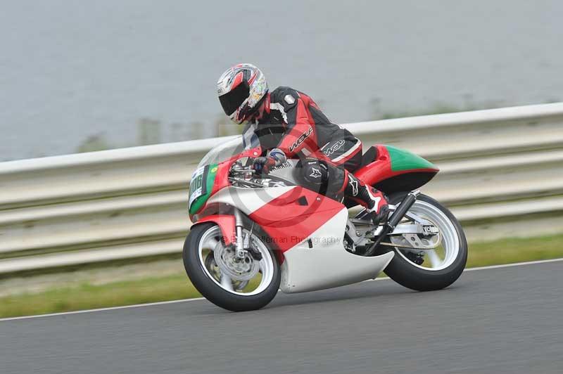 Mallory park Leicestershire;Mallory park photographs;Motorcycle action photographs;classic bikes;event digital images;eventdigitalimages;mallory park;no limits trackday;peter wileman photography;vintage bikes;vintage motorcycles;vmcc festival 1000 bikes