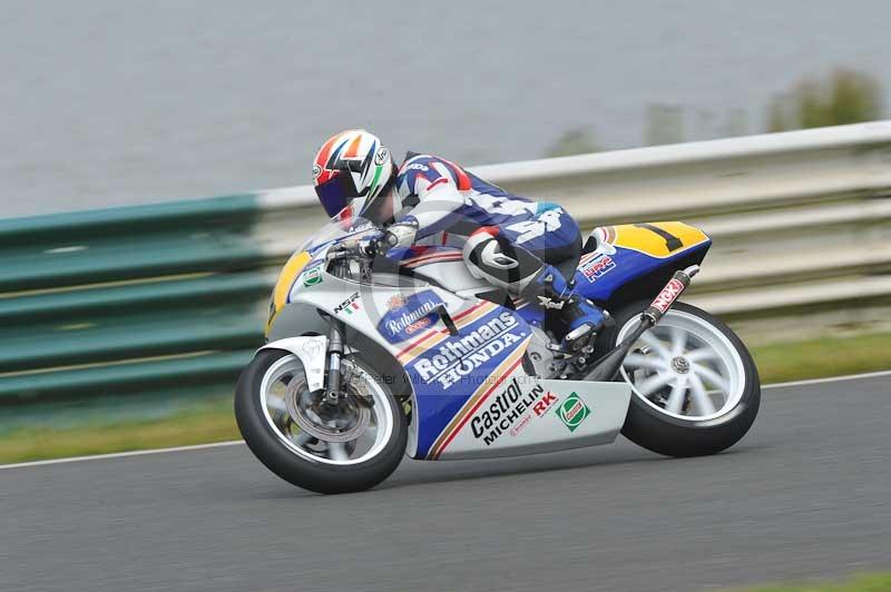 Mallory park Leicestershire;Mallory park photographs;Motorcycle action photographs;classic bikes;event digital images;eventdigitalimages;mallory park;no limits trackday;peter wileman photography;vintage bikes;vintage motorcycles;vmcc festival 1000 bikes