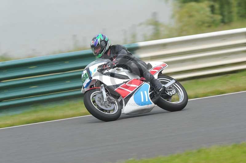 Mallory park Leicestershire;Mallory park photographs;Motorcycle action photographs;classic bikes;event digital images;eventdigitalimages;mallory park;no limits trackday;peter wileman photography;vintage bikes;vintage motorcycles;vmcc festival 1000 bikes