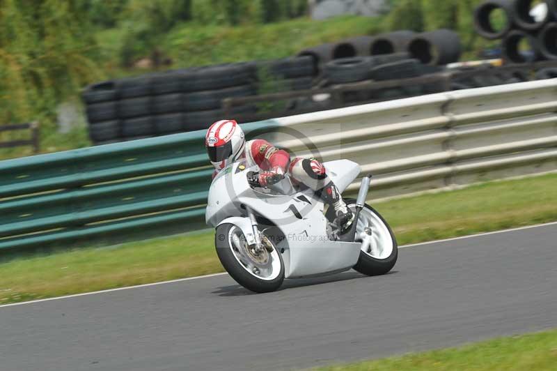Mallory park Leicestershire;Mallory park photographs;Motorcycle action photographs;classic bikes;event digital images;eventdigitalimages;mallory park;no limits trackday;peter wileman photography;vintage bikes;vintage motorcycles;vmcc festival 1000 bikes