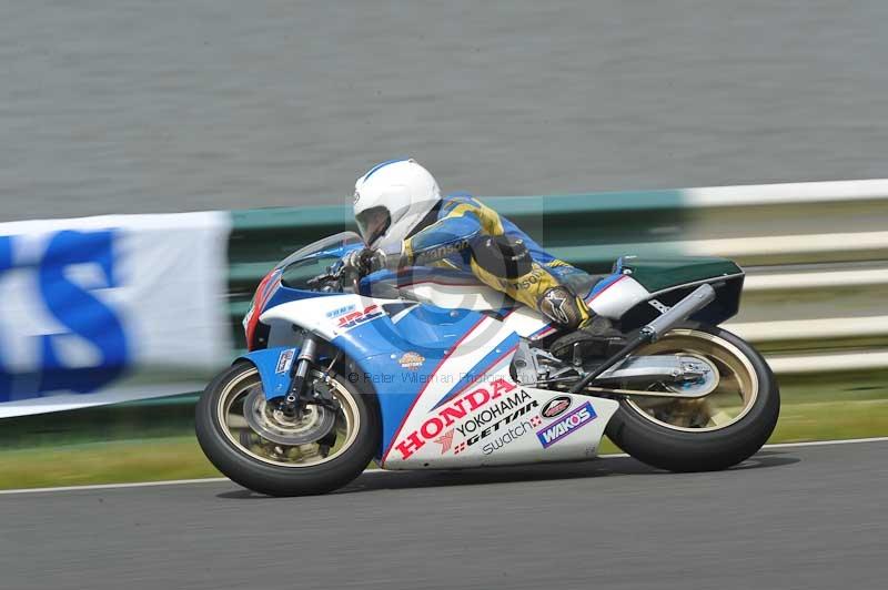 Mallory park Leicestershire;Mallory park photographs;Motorcycle action photographs;classic bikes;event digital images;eventdigitalimages;mallory park;no limits trackday;peter wileman photography;vintage bikes;vintage motorcycles;vmcc festival 1000 bikes