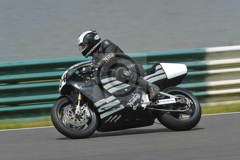 Mallory park Leicestershire;Mallory park photographs;Motorcycle action photographs;classic bikes;event digital images;eventdigitalimages;mallory park;no limits trackday;peter wileman photography;vintage bikes;vintage motorcycles;vmcc festival 1000 bikes