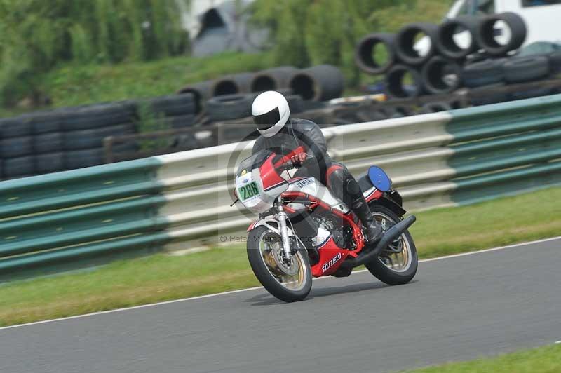 Mallory park Leicestershire;Mallory park photographs;Motorcycle action photographs;classic bikes;event digital images;eventdigitalimages;mallory park;no limits trackday;peter wileman photography;vintage bikes;vintage motorcycles;vmcc festival 1000 bikes