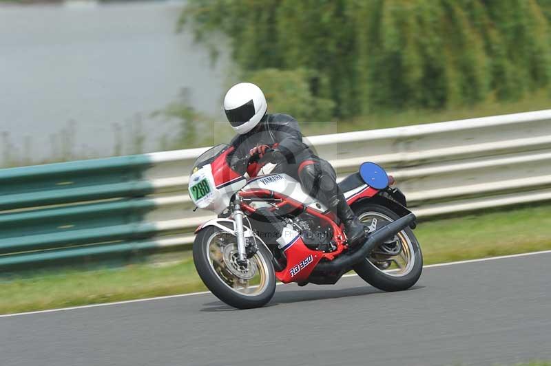 Mallory park Leicestershire;Mallory park photographs;Motorcycle action photographs;classic bikes;event digital images;eventdigitalimages;mallory park;no limits trackday;peter wileman photography;vintage bikes;vintage motorcycles;vmcc festival 1000 bikes