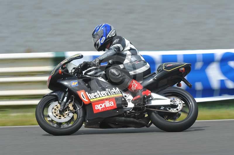 Mallory park Leicestershire;Mallory park photographs;Motorcycle action photographs;classic bikes;event digital images;eventdigitalimages;mallory park;no limits trackday;peter wileman photography;vintage bikes;vintage motorcycles;vmcc festival 1000 bikes