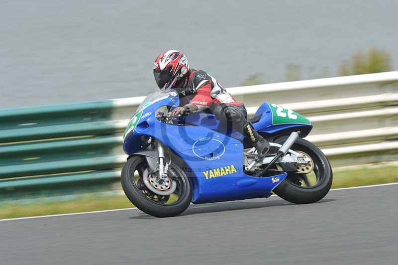 Mallory park Leicestershire;Mallory park photographs;Motorcycle action photographs;classic bikes;event digital images;eventdigitalimages;mallory park;no limits trackday;peter wileman photography;vintage bikes;vintage motorcycles;vmcc festival 1000 bikes