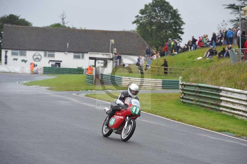 Mallory park Leicestershire;Mallory park photographs;Motorcycle action photographs;classic bikes;event digital images;eventdigitalimages;mallory park;no limits trackday;peter wileman photography;vintage bikes;vintage motorcycles;vmcc festival 1000 bikes