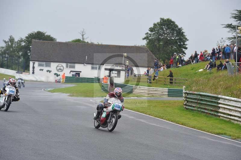 Mallory park Leicestershire;Mallory park photographs;Motorcycle action photographs;classic bikes;event digital images;eventdigitalimages;mallory park;no limits trackday;peter wileman photography;vintage bikes;vintage motorcycles;vmcc festival 1000 bikes