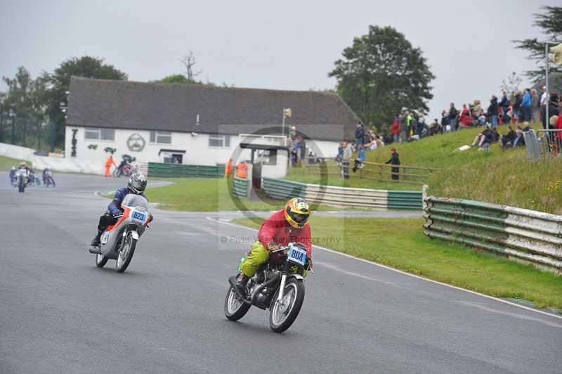 Mallory park Leicestershire;Mallory park photographs;Motorcycle action photographs;classic bikes;event digital images;eventdigitalimages;mallory park;no limits trackday;peter wileman photography;vintage bikes;vintage motorcycles;vmcc festival 1000 bikes