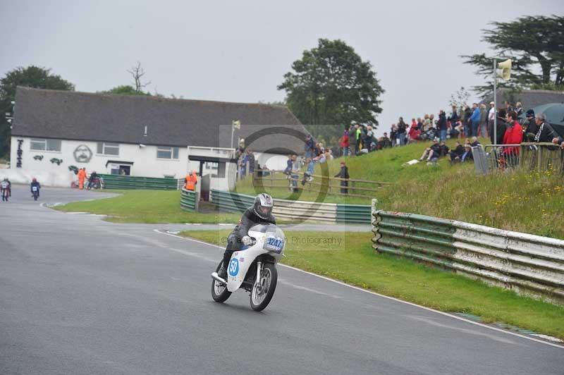 Mallory park Leicestershire;Mallory park photographs;Motorcycle action photographs;classic bikes;event digital images;eventdigitalimages;mallory park;no limits trackday;peter wileman photography;vintage bikes;vintage motorcycles;vmcc festival 1000 bikes