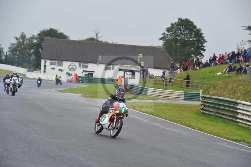 Mallory park Leicestershire;Mallory park photographs;Motorcycle action photographs;classic bikes;event digital images;eventdigitalimages;mallory park;no limits trackday;peter wileman photography;vintage bikes;vintage motorcycles;vmcc festival 1000 bikes