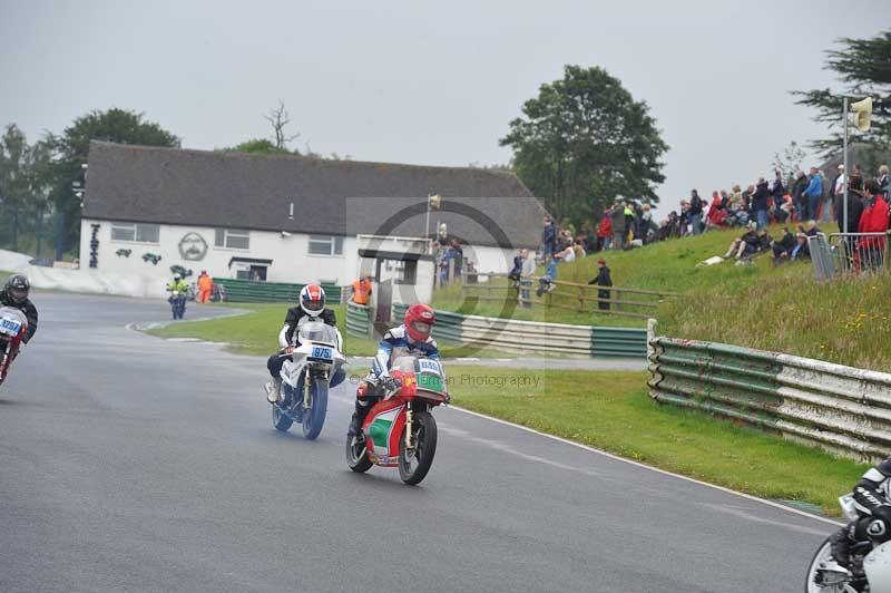 Mallory park Leicestershire;Mallory park photographs;Motorcycle action photographs;classic bikes;event digital images;eventdigitalimages;mallory park;no limits trackday;peter wileman photography;vintage bikes;vintage motorcycles;vmcc festival 1000 bikes